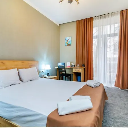 טביליסי Hotel Marlyn מראה חיצוני תמונה